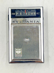 Antique Rare Sylvania TR-25 Pocket 8 Transistor Radio-Works (EL1134433)