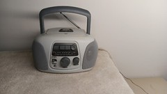 VINTAGE ELECTRO BRAND MODEL 7412 AM/FM RADIO CASSETTE PLAYER