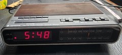 Hitachi KC-542H KC-542 FM/AM 2-band Radio electronic Clock Snooze Dimmer vintage