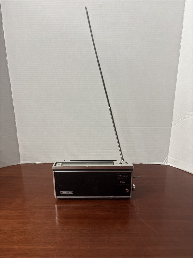 Vintage PANASONIC FM-AM Radio Model RF-581 ***Works
