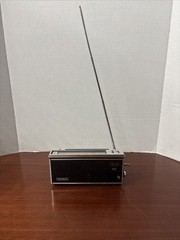 Vintage PANASONIC FM-AM Radio Model RF-581 ***Works