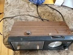 RCA Solid State vintage RZD417W Taiwan am clock radio, Wood Grain