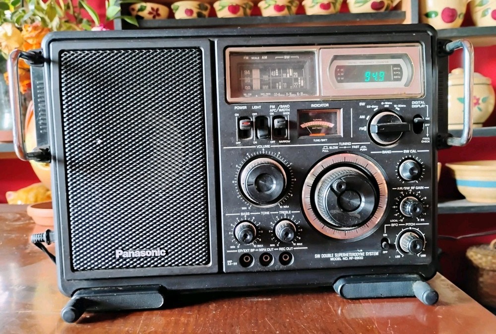 Radio Receiver Panasonic RF-2900 AM FM SW Bands Tested & Works Vintage