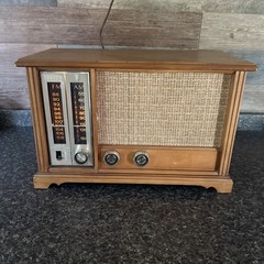 Zenith Long Distance Radio Model X334 AM/FM Radio: Powers ON