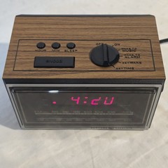 Vintage General Electric GE AM/FM Digital Alarm Clock Radio Woodgrain Red LED…