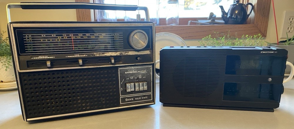Sears Solid State Hong Kong And PROTON 320 AM/FM Dual Alarm Clock Radio Black