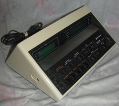 Vintage 1970s HITACHI KC-680H Clock Radio Digital Green