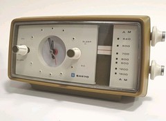 Vintage Green Sanyo Model 6CA-T20 Alarm Clock / Working Condition/ Rare Color