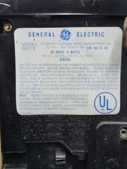 Vintage General Electric P977E AM/FM Radio: AC/DC Power, Leather Case