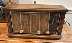 Vintage 1960s Zenith Desktop Radio Model Z434P. Works.