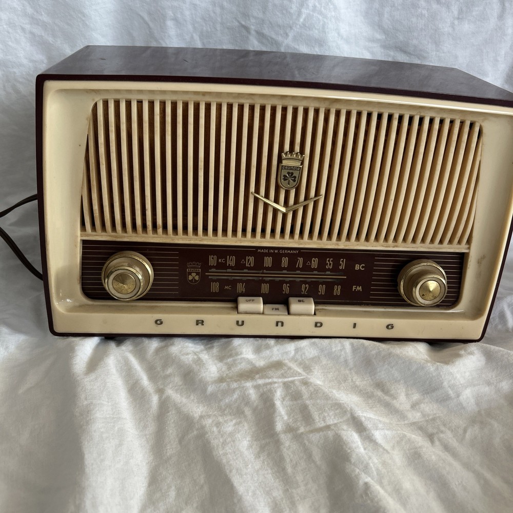 Grundig Majestic International Model 87 USA Tube Radio As Is