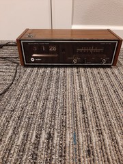 vintage Solar brand AM/FM digital flip clock radio, specifically Model DT-100