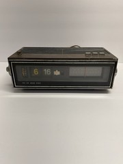 Kmart 30-26 Solid State AM/FM Flip Clock Alarm Radio For Parts