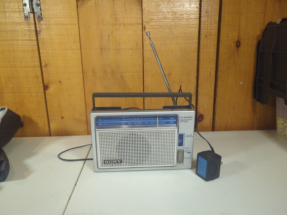 Vintage Sony ICF-700W FM/AM 2 Band Receiver Portable Radio w/ AC Adapter