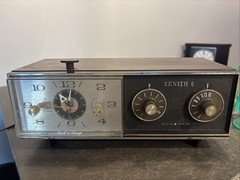 Vintage Zenith AM Clock Radio Wood Grain Touch n Snooze Hong Kong Model B266W