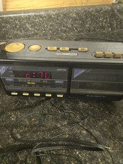 SoundDesign AM/FM Radio Electronic Alarm Clock Cassette Player 3826BLK WORKS