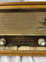 Grundig Majestic 2077 Tube Radio Tabletop German Lights Up And Played Music
