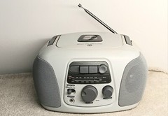 VINTAGE ELECTRO BRAND MODEL 7412 AM/FM RADIO CASSETTE PLAYER