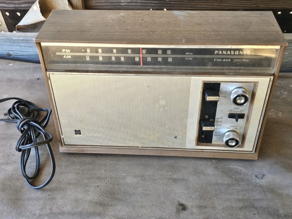 Panasonic RE-7329 AM/FM Vintage 2 Band Older Radio for parts READ AS IS