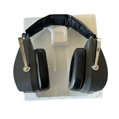 Vintage Realistic Twin Speaker AM/FM Headphone Radio. Model 12-192A