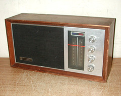 VINTAGE PANASONIC SOLID STATE AM/FM 2-BAND CABINET RADIO MODEL RE-7257