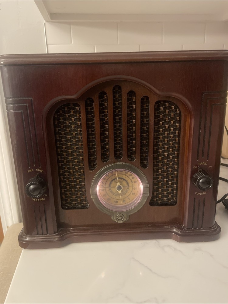 Vintage 1970s GE Classic Radioplayer 7-4135 Mint
