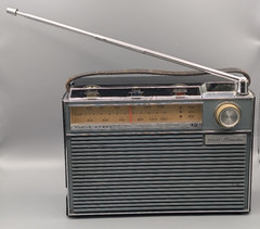 RARE Vintage Sears Silvertone Solid State 12 Transistor AM FM AFC Radio Works