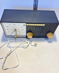 Vintage Motorola Clock Radio Model 5C11E Serial No 9508