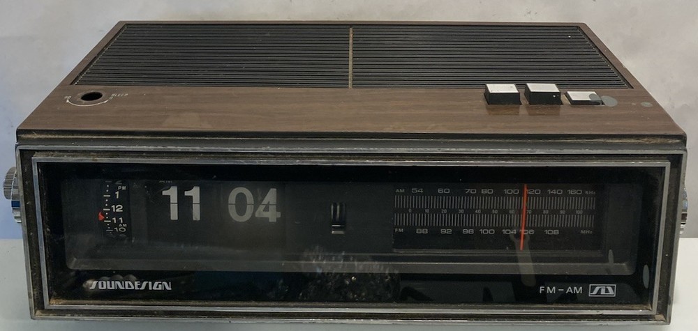Vintage Soundesign Flip Clock AM/FM Radio Works 3464 Original