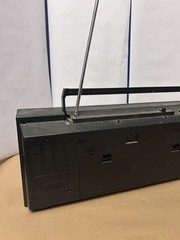 Realistic Model 14-799 AM / FM Radio With Cord and Battery Power double cassett
