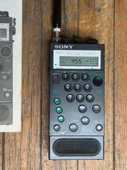 Sony Air-8 Handheld Synthesized Receiver 4-Band PSB/AIR/FM/AM Radio Manual Cover