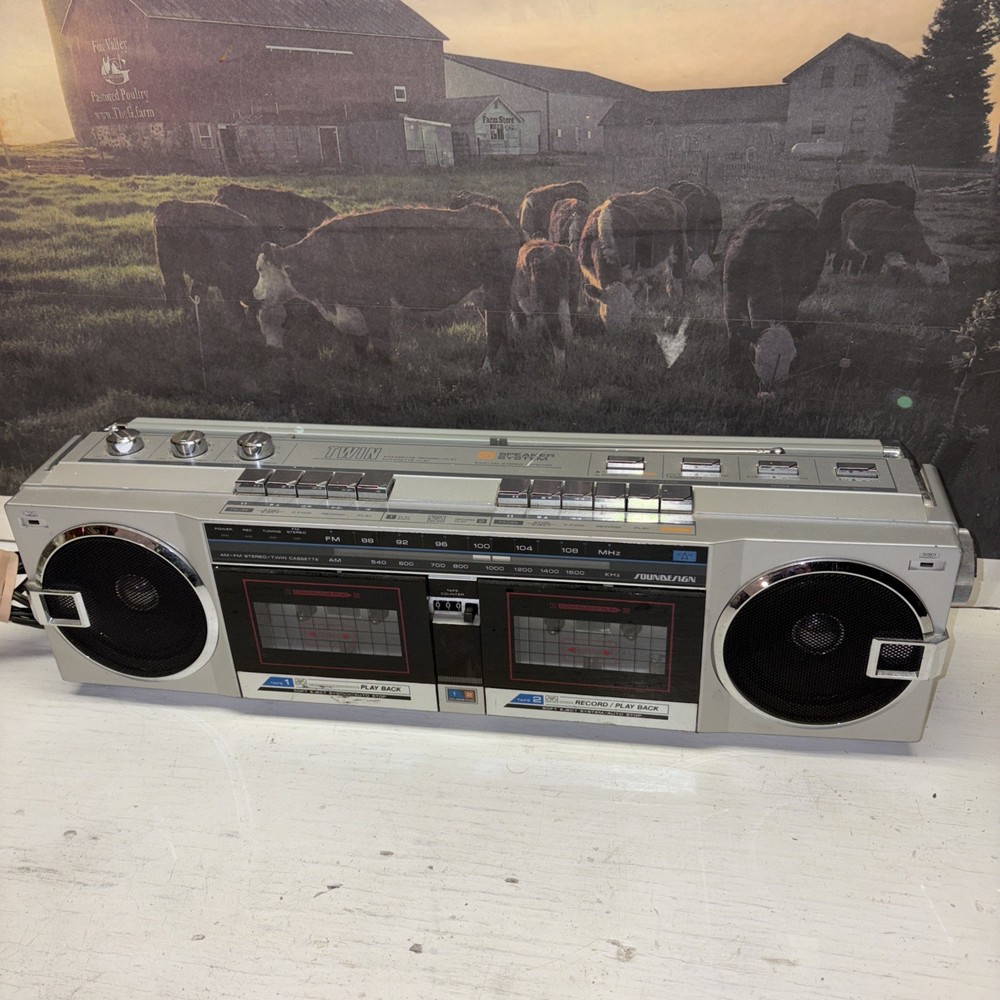 Vintage Boombox Soundesign Model 4656 AM/FM Cassette Player