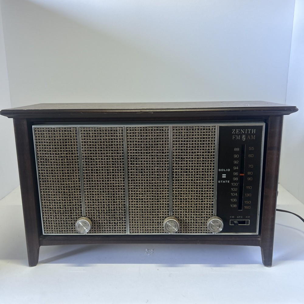 Zenith Radio Vintage « The Glissando » Classic Powers On Model Z434W