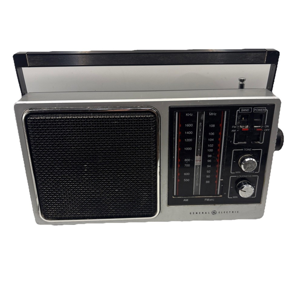 Vintage GE General Electric AM/FM Portable Radio Model 7-2857A Silver 1980s WORK
