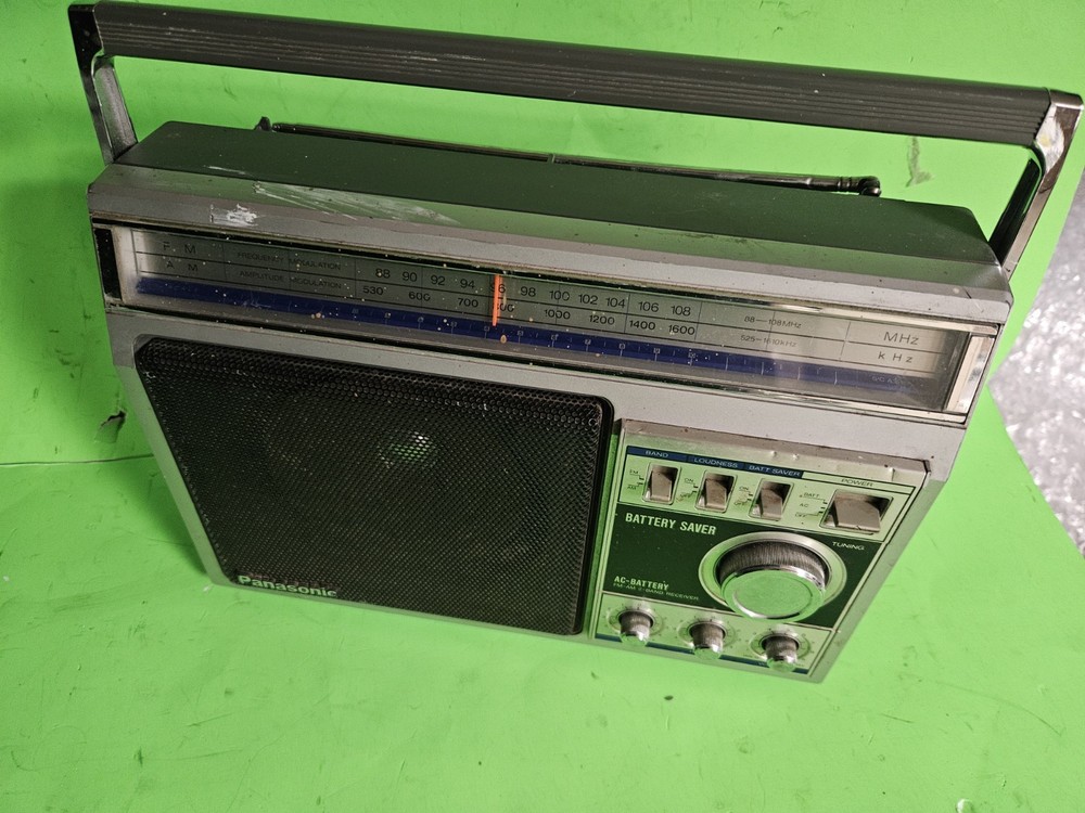 Vintage 1980s Panasonic RF-1401 AM/FM Radio 2 Band Receiver