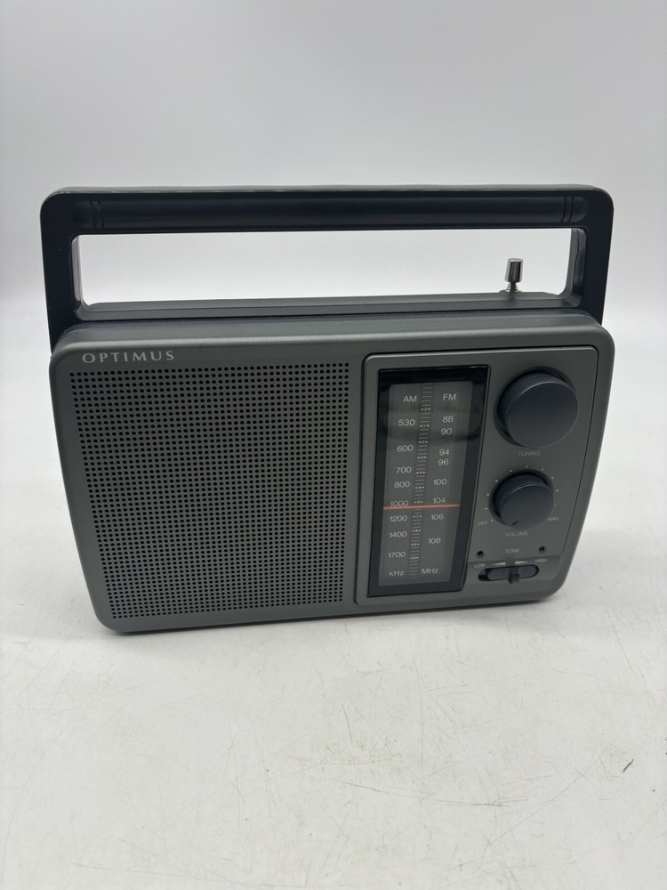 Vintage Radio Shack Portable AM/FM Radio AC/DC Model 12-726 Optimus / Realistic