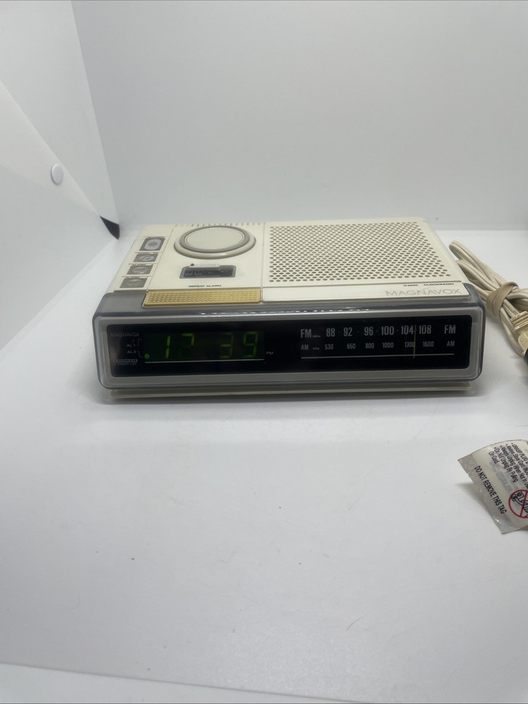 Vintage Magnavox ClockRadio D3650 Electric Alarm Clock Radio, WORKS