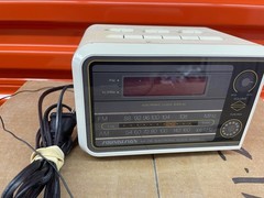 Soundesign AM/FM Electronic Clock Radio Model No 3639IVY