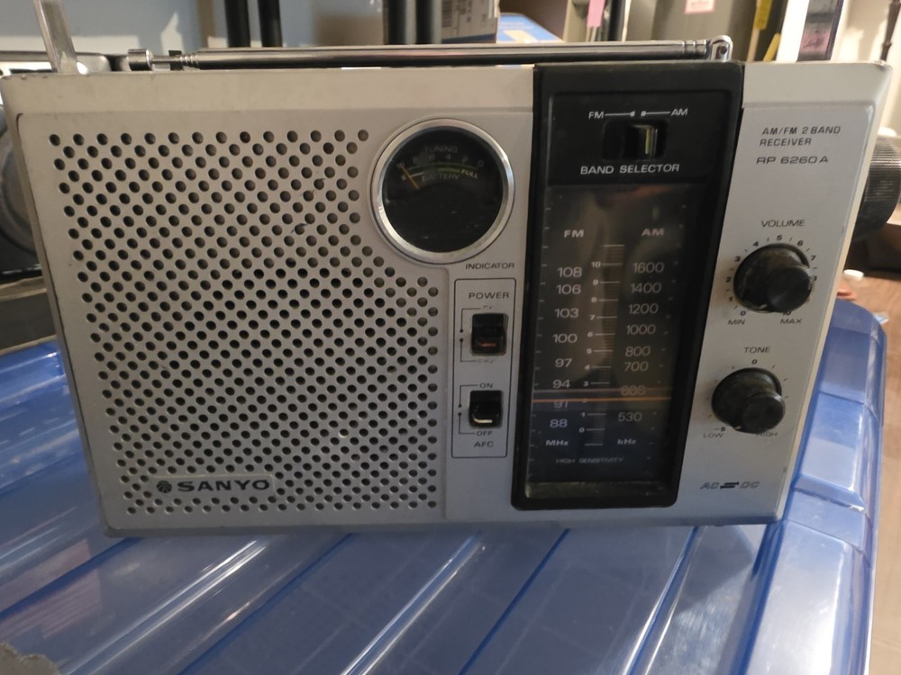Vintage Sanyo RP‑6260A 2‑Band AM/FM Portable Radio Receiver – Tested And Working