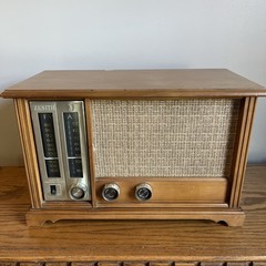 Zenith Long Distance Radio Model X334 AM/FM Radio: Powers ON