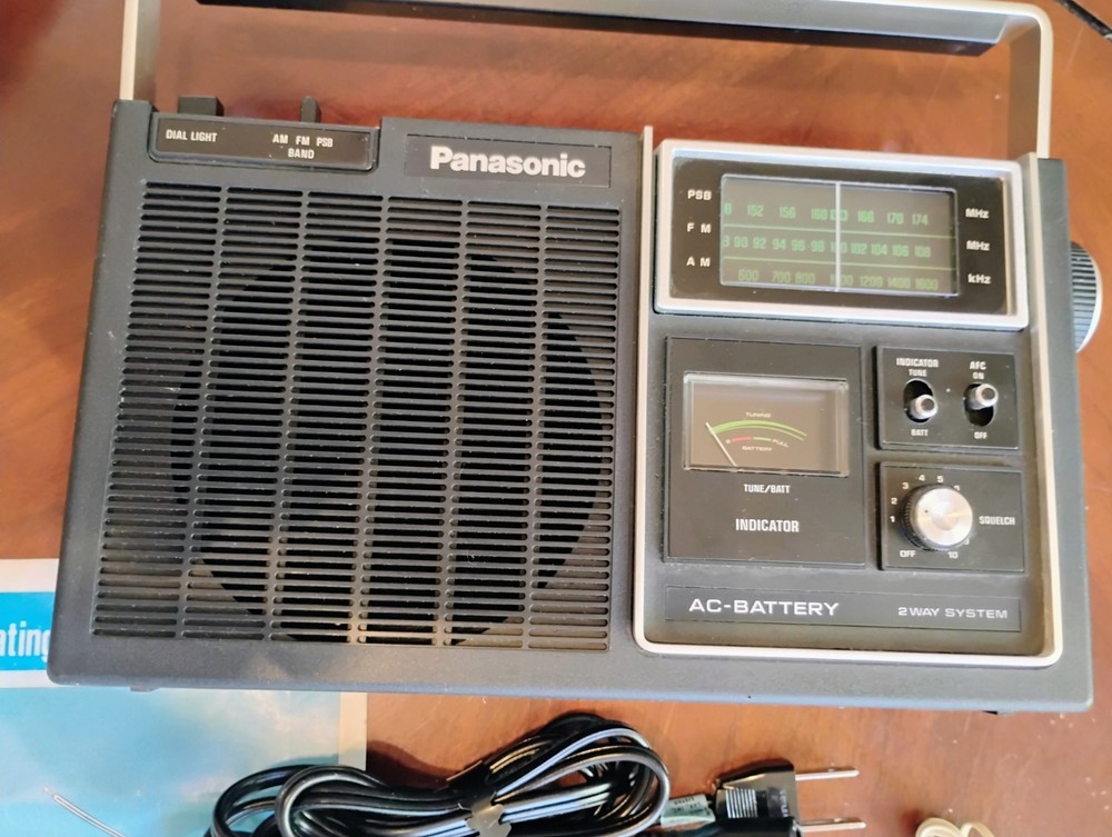 Panasonic RF-1060 3-Band Portable Radio AM FM PSB AC Battery Excellent Condition