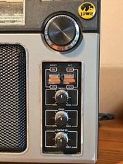General Electric 7-2880B Long Range Super Radio – Black/Silver