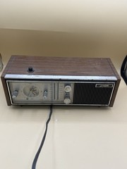 Jade Clock Radio AM/FM Wood grain Alarm Vintage Retro