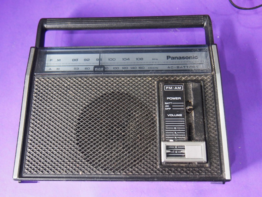 Vintage Panasonic AM-FM Radio AC-Battery 2-Band Receiver Model RF-537