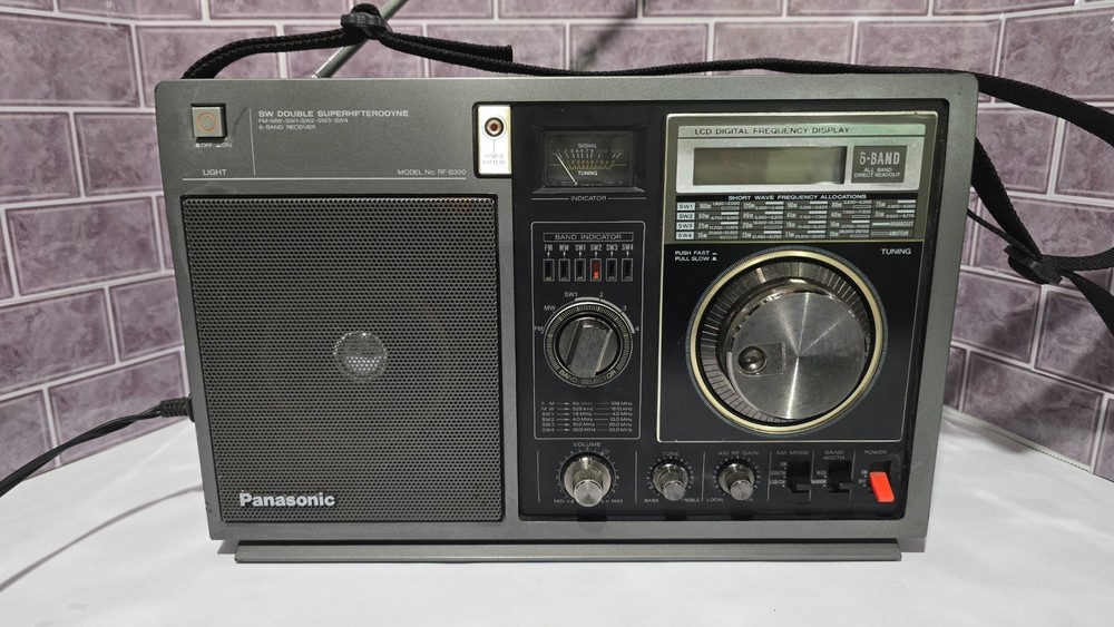 VTG Panasonic Model No. RF-B300 Short Wave Radio Must See *Tested & Working*