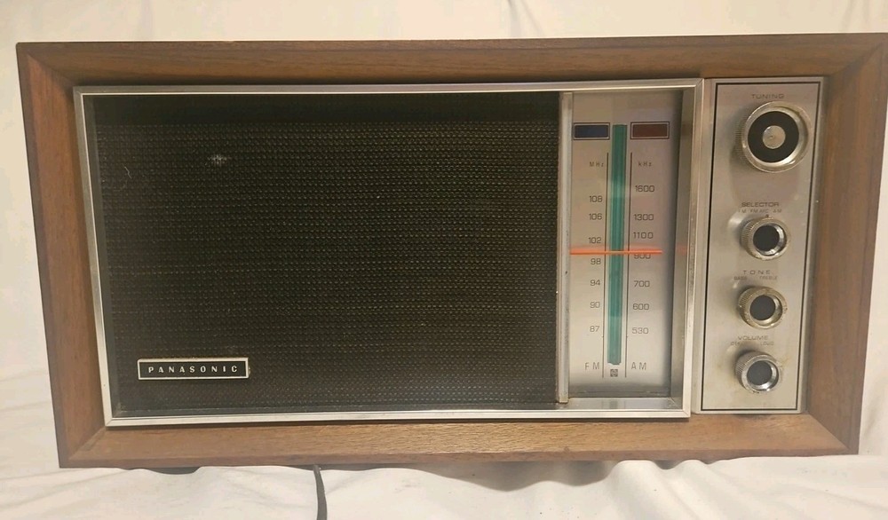 Panasonic RE-7259 FM-AM 2-Band Desktop Tabletop Wood Radio Vintage 1975