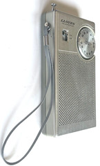 VINTAGE LLOYD&rsquo;S SILVER FM/AM RECEIVER HANDHELD PORTABLE RADIO N701 WORKS GREAT!