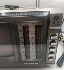 Vintage GE General Electric Spacemaker Portable TV AM/FM Radio 7-7650A READ