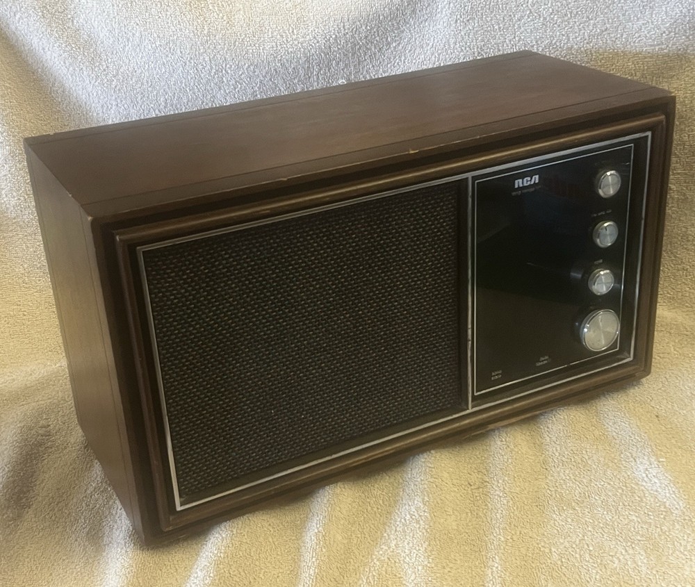 Vintage RCA Radio Solid State AM/FM Long Range walnut TRF RZC 275W Japan VIDEO
