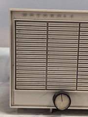 Vintage Motorola Tube Radio AM FM Model BT13AN Tabletop MCM Plastic Case